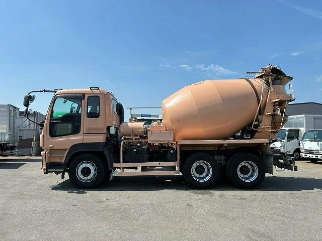 Isuzu GIGA 8