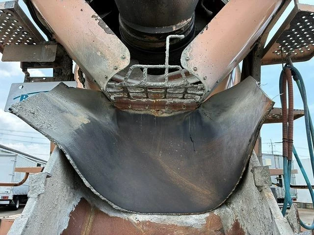 Isuzu GIGA 19