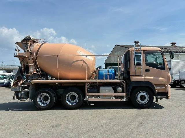 Isuzu GIGA 9