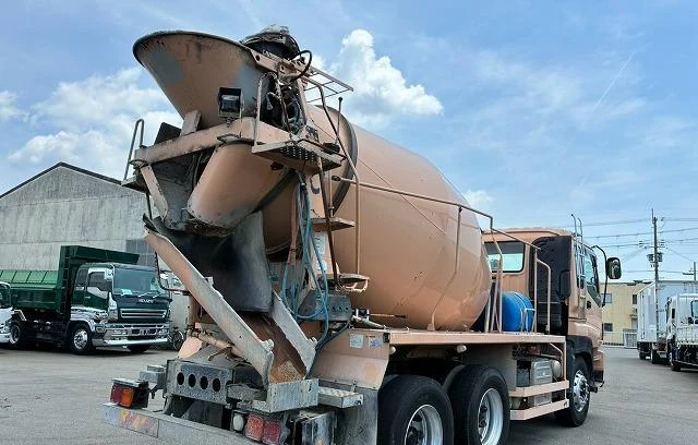 Isuzu GIGA 6