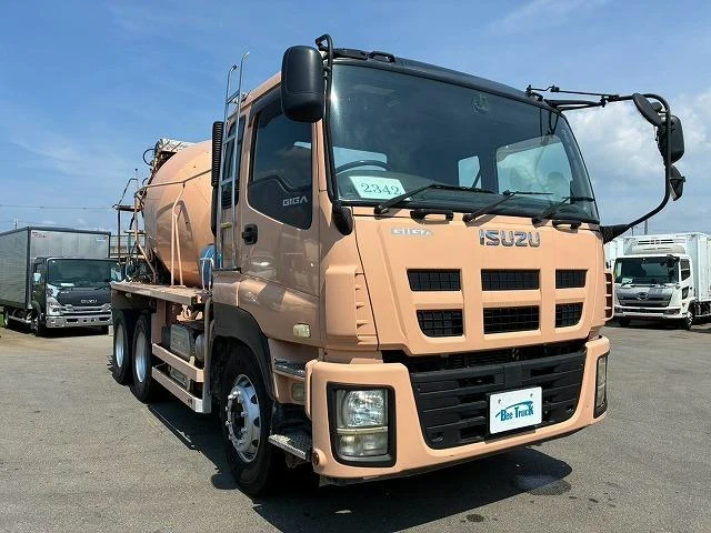 Isuzu GIGA 4