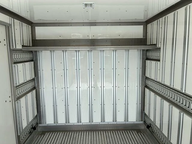 Isuzu ELF 24
