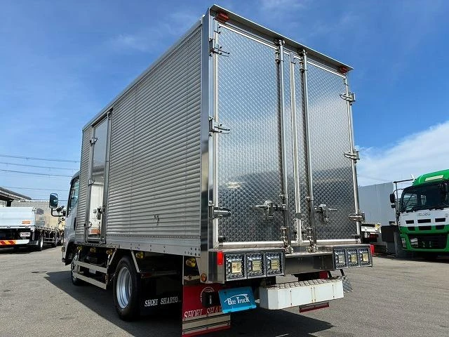 Isuzu ELF 6