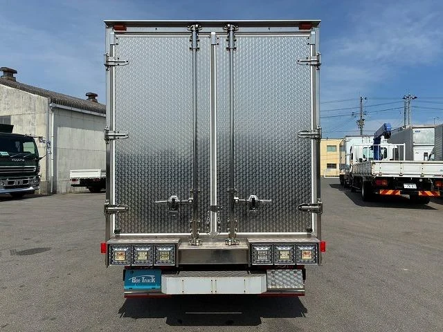 Isuzu ELF 7