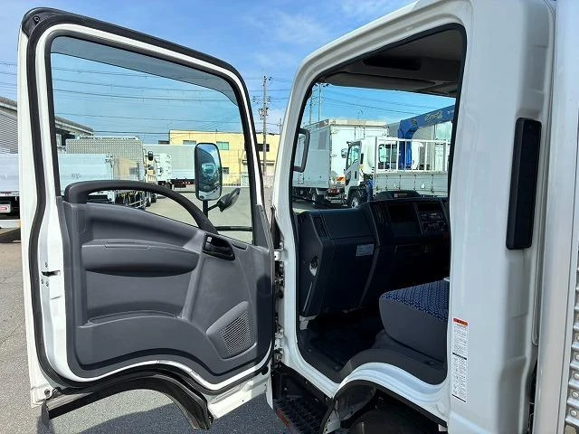 Isuzu ELF 52
