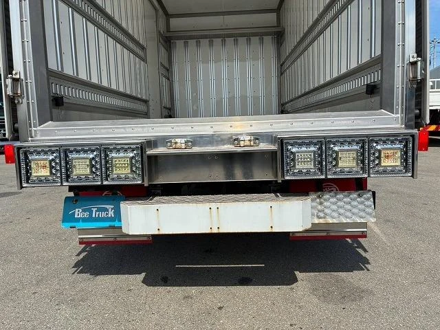 Isuzu ELF 27