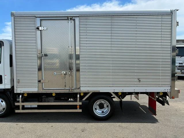 Isuzu ELF 16