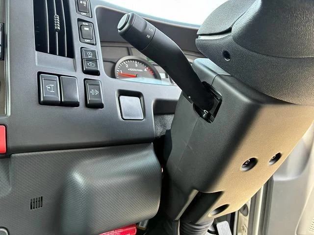 Isuzu ELF 37