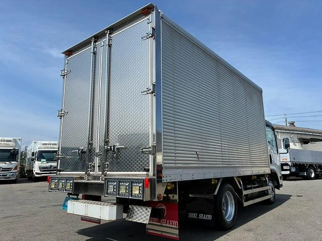 Isuzu ELF 8