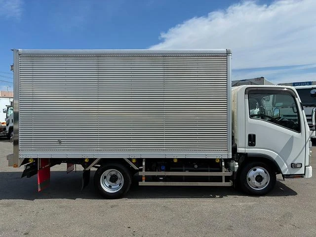 Isuzu ELF 9