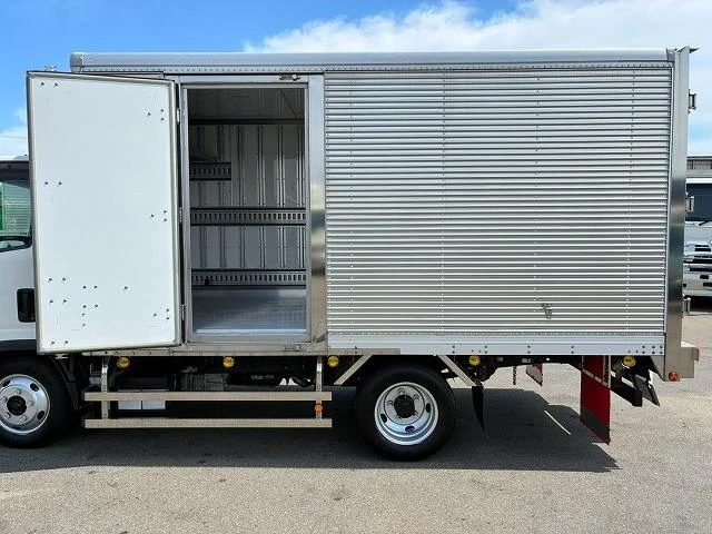Isuzu ELF 17