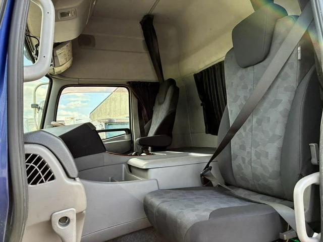 UD Trucks QUON 24