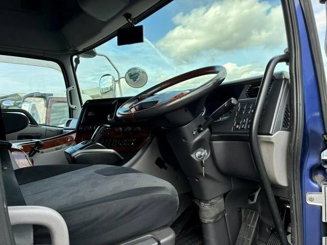 UD Trucks QUON 25