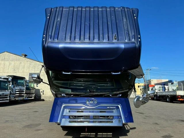 UD Trucks QUON 12