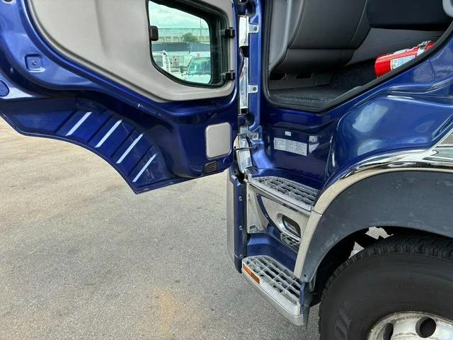 UD Trucks QUON 44