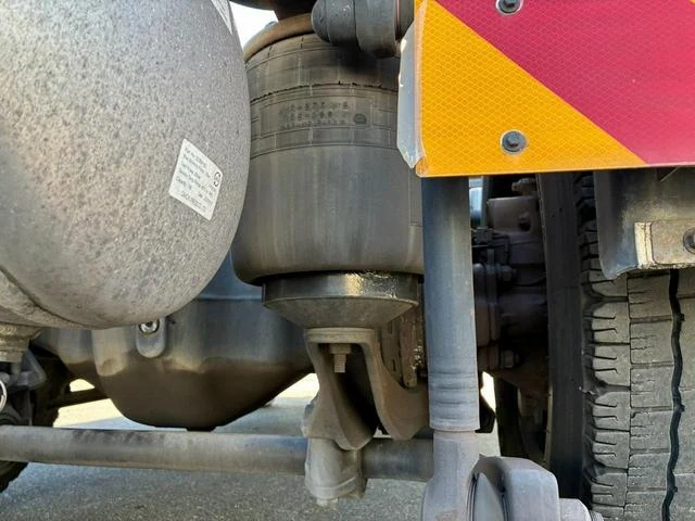 UD Trucks QUON 56