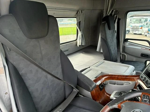 UD Trucks QUON 33