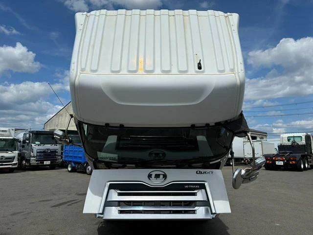 UD Trucks QUON 10