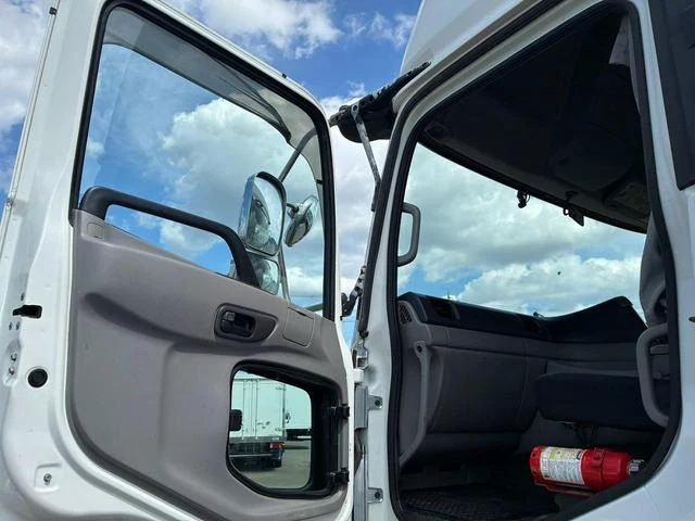 UD Trucks QUON 38