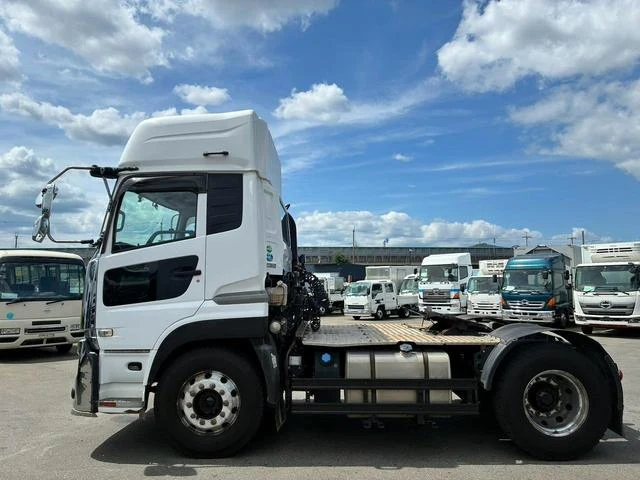 UD Trucks QUON 8