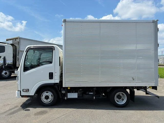 Isuzu ELF 7