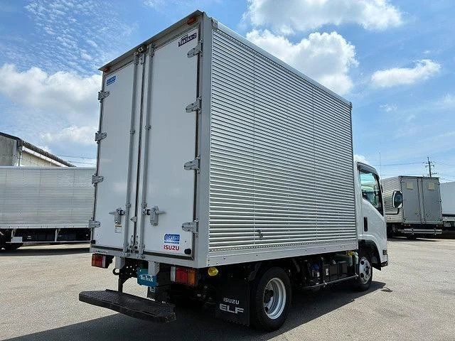 Isuzu ELF 6