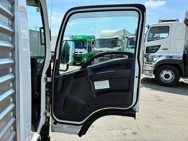 Isuzu ELF 33