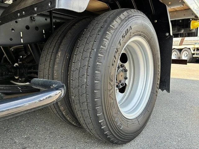 Isuzu ELF 43