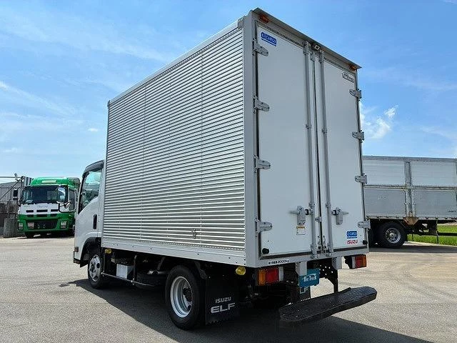 Isuzu ELF 4