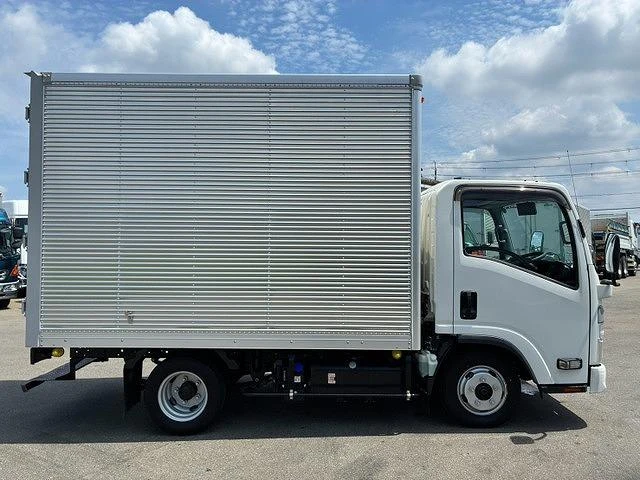 Isuzu ELF 8