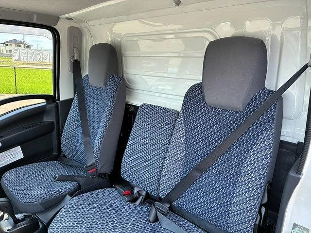 Isuzu ELF 30