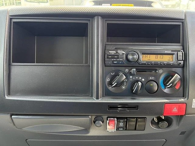 Isuzu ELF 27
