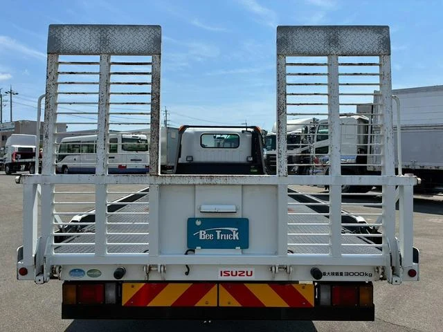 Isuzu ELF 12
