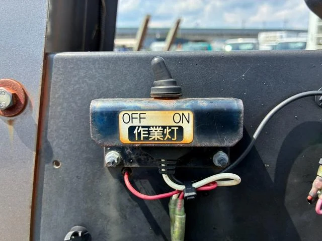 Isuzu ELF 33