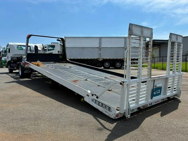 Isuzu ELF 6