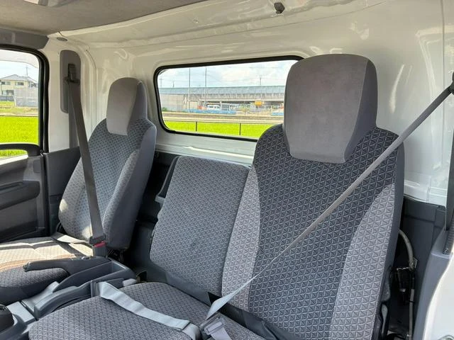 Isuzu ELF 52