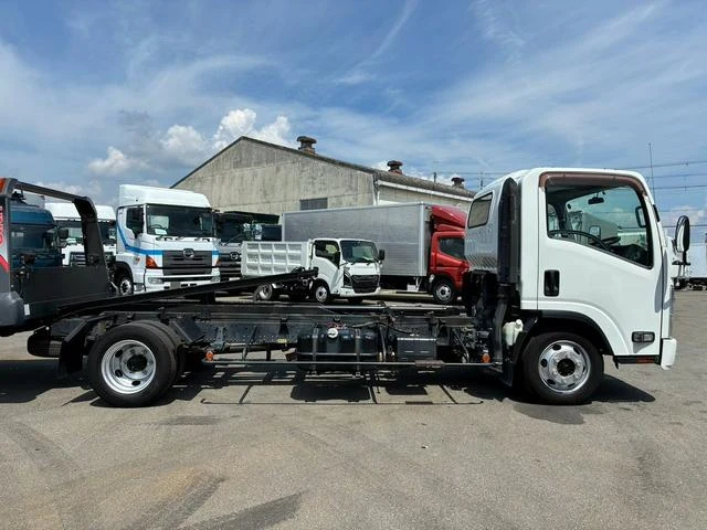 Isuzu ELF 18