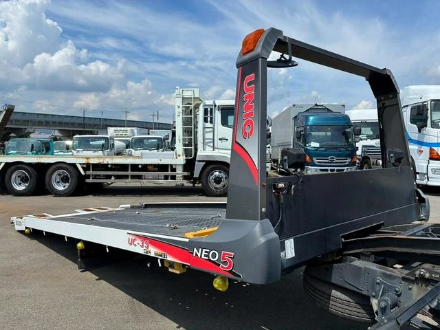 Isuzu ELF 28
