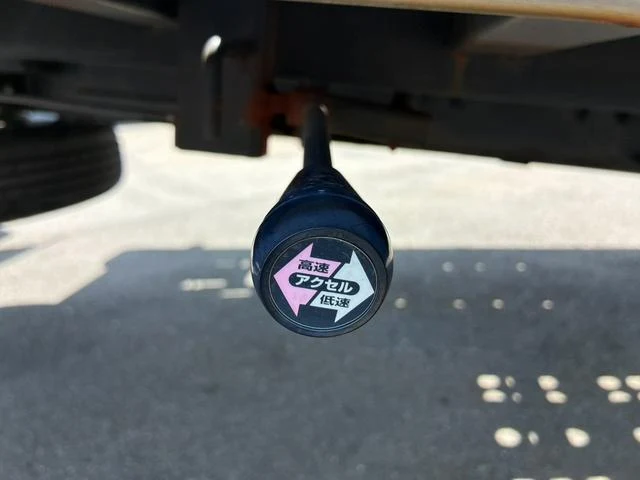 Isuzu ELF 37