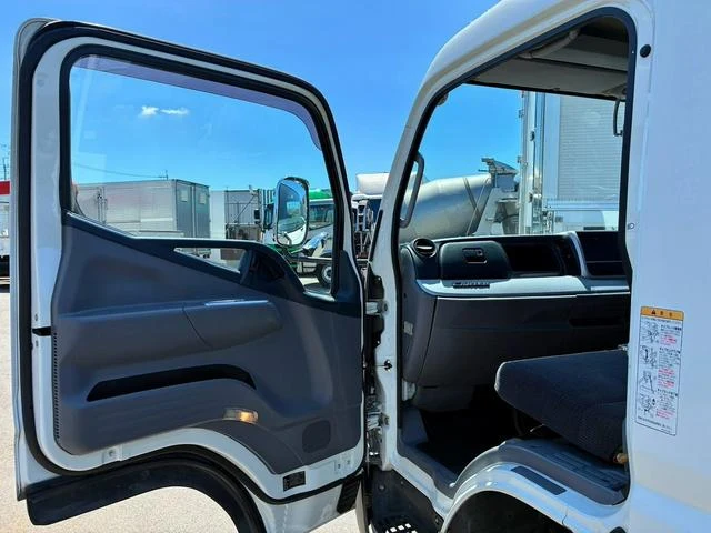 Mitsubishi Fuso CANTER 37