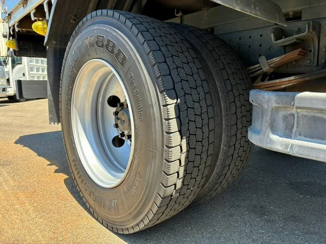 Mitsubishi Fuso CANTER 44