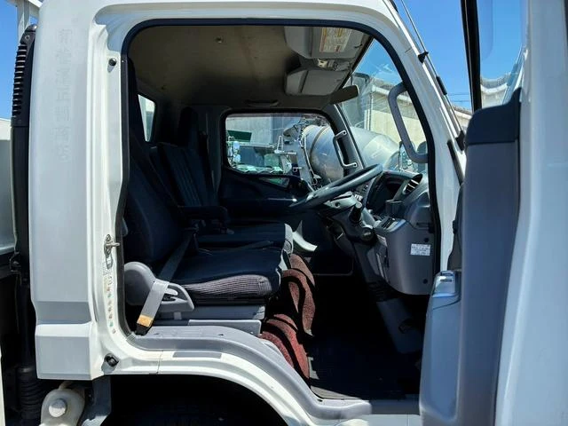 Mitsubishi Fuso CANTER 21
