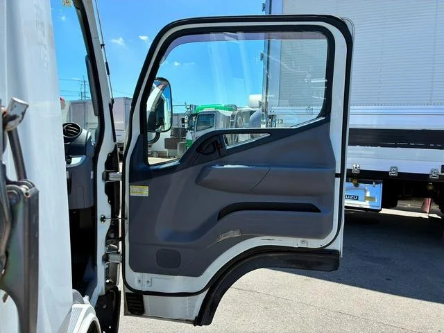 Mitsubishi Fuso CANTER 35