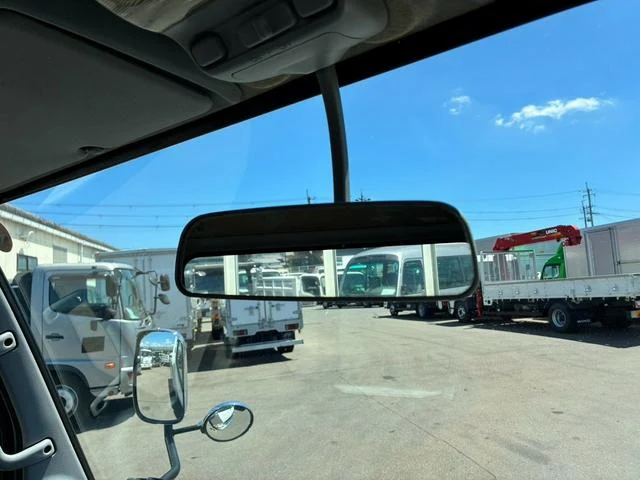 Mitsubishi Fuso CANTER 29