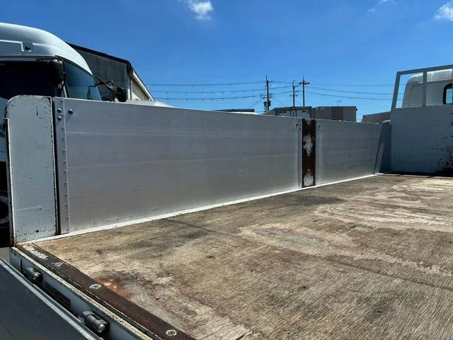 Mitsubishi Fuso CANTER 16
