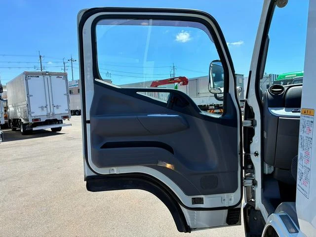 Mitsubishi Fuso CANTER 38