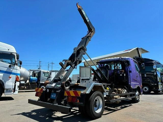 Mitsubishi Fuso FIGHTER 18