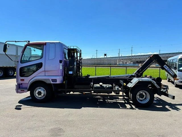 Mitsubishi Fuso FIGHTER 16