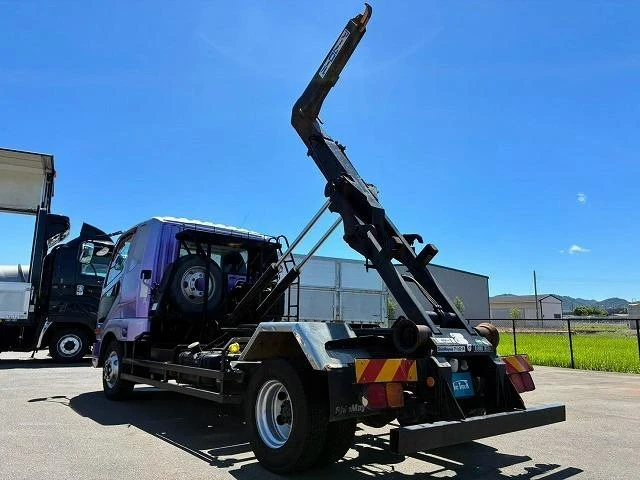 Mitsubishi Fuso FIGHTER 17