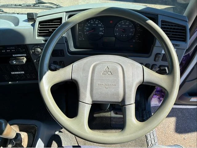 Mitsubishi Fuso FIGHTER 33